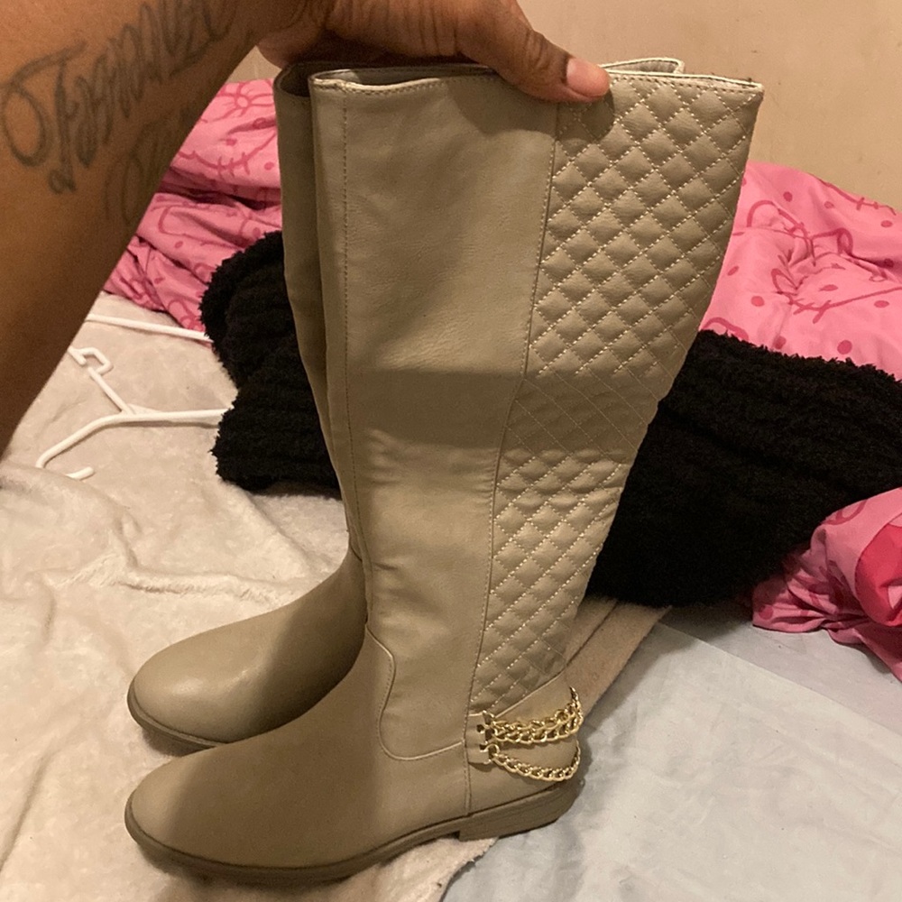 Woman’s fashion boots